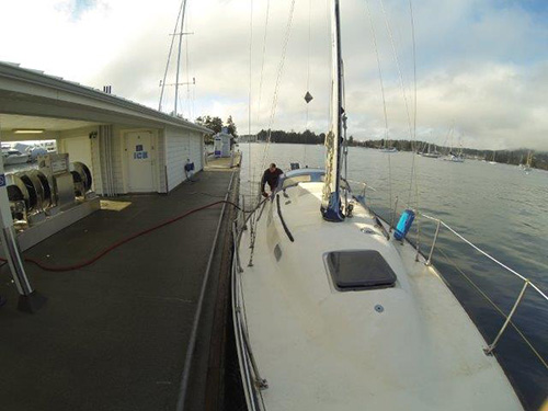 Fuelling up at the gas dock. 40 litres of diesel.