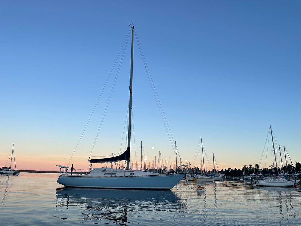 Trouper 2 at anchor