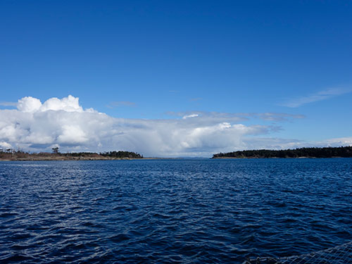 Transitting the gap between Chatham and Discovery Islands.