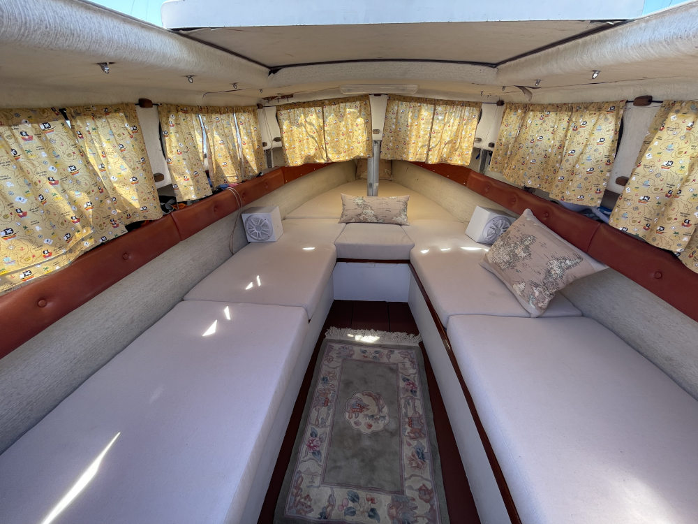 Shuttlecock interior.