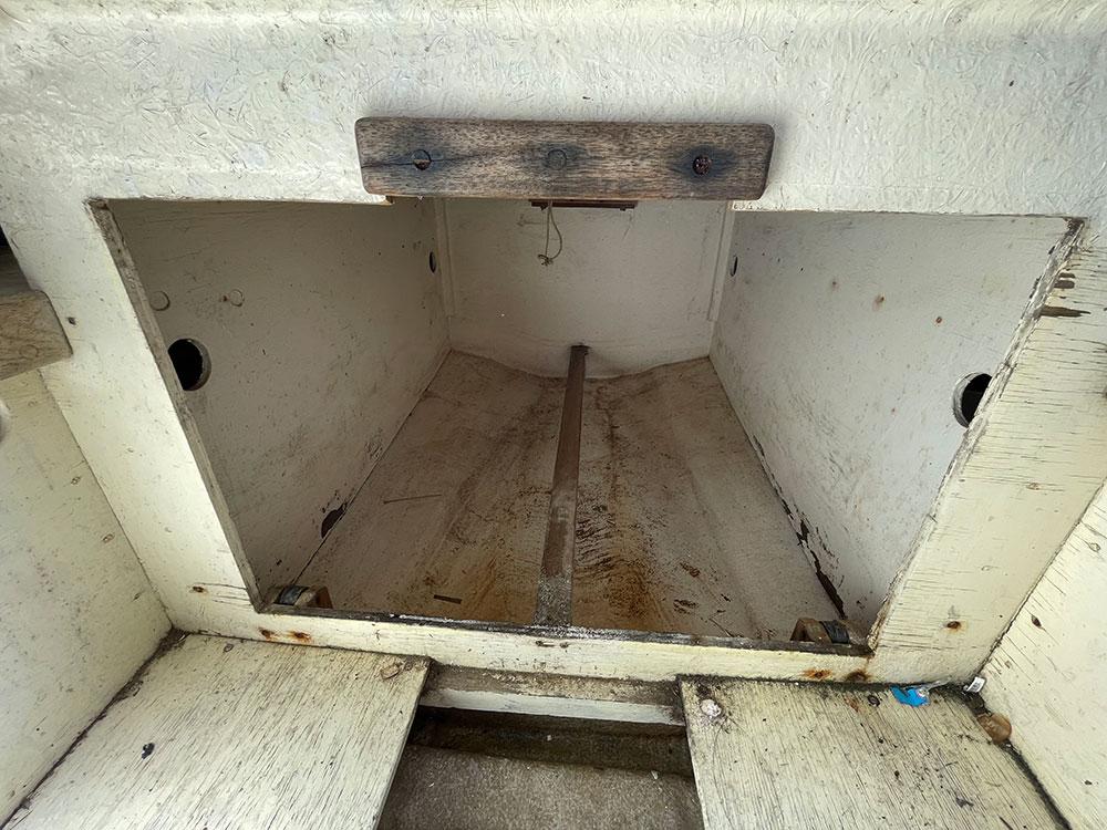 Looking aft, under the cockpit. There is a huge drawer that pulls out for storage.
