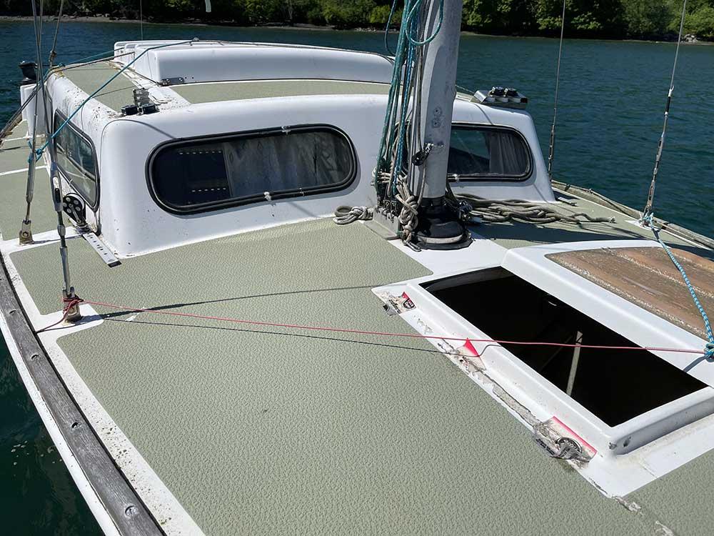 Forward hatch over v-birth. Far brighter inside than T2.